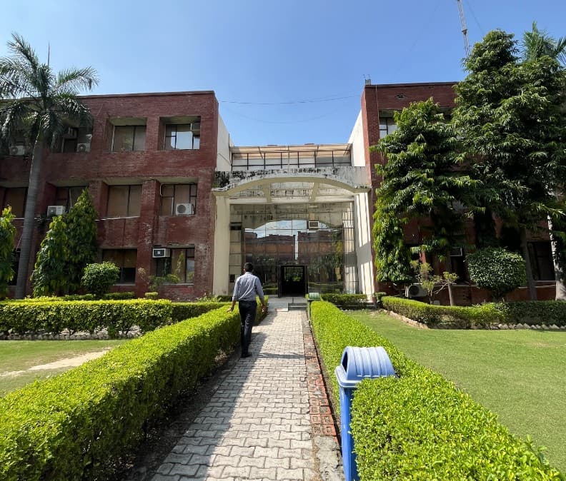 Lloyd Law College Greater Noida Campus photo 3